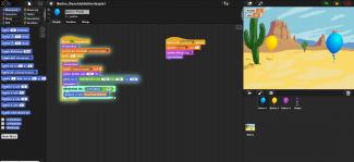 Ausschnitt der Benutzeroberfläche von SNAP! Rechts im Bild die Wüstenszenerie des programmierten Spiels mit bunten Ballons, links bunt hinterlegter Codeblöcke.
