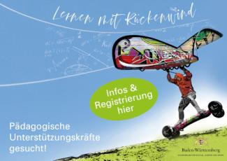 Werbepostkarte des Programms „Lernen mit Rückenwind“ des Kultusministeriums Baden-Württemberg. Links unten der Text „Pädagogische Unterstützungskräfte gesucht“.