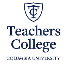 Logo: Wappen des Teachers College, darunter fetter Schriftzug Teachers College, unterhalb Schriftzug COLUMBIA UNIVERSITY in Versalien. Dunkelblaue Schrift auf transparentem Grund.