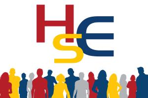 Die Grafik zeigt das Logo der HSE in Rot, Gelb, Blau, darunter die Silhouetten von Menschen, die ebenfalls rot, gelb, blau, grau eingefärbt sind. 