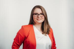 Porträt von Carolin Stöckler  | © Universität Heidelberg, Institut für Bildungswissenschaft – Fotograf: NarmoVisuals