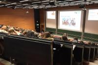 Voller Hörsaal bei Vortrag der HSE zum Lehramtsstudium an der Uni Heidelberg