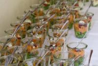 Mittagsbuffet mit veganen Speisen im Glas. Bild: © Heidelberg School of Education | Vanessa Bender