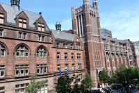 Das Teachers College der Columbia University unter blauem Himmel. | © Christiane Wienand