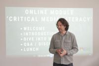 Prof. Ddr. Michael Haus beim Soft Launch des Onlinemoduls Critical Media Literacy am HSE-Tag