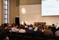 Studieninteressierte in der Aula der Neuen Universität beim Vortrag von Dr. Christiane Wienand zum Berufsziel Lehrerin.