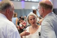 Prof. Dr. Vera Heyl und Prof. Dr. Hans-Werner Hunneke im Gespräch