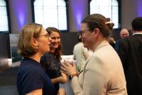 Prof. Dr. Marita Friesen und Prof. Dr. Silke Hertel im Gespräch mit HSE-Beirätin Prof. Dr. Constanze Juchem-Grundmann