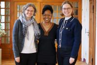 Dr. Christiane Wienand, Dr. Portia Williams und Prof. Dr. Marita Friesen im Altbau der Pädagogischen Hochschule Heidelberg.