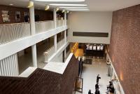 Die moderne Architektur der Universität Jyväskyla von innen